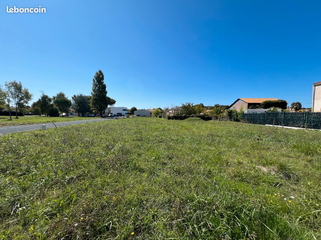 Terrain Arvert · 118 100 €
