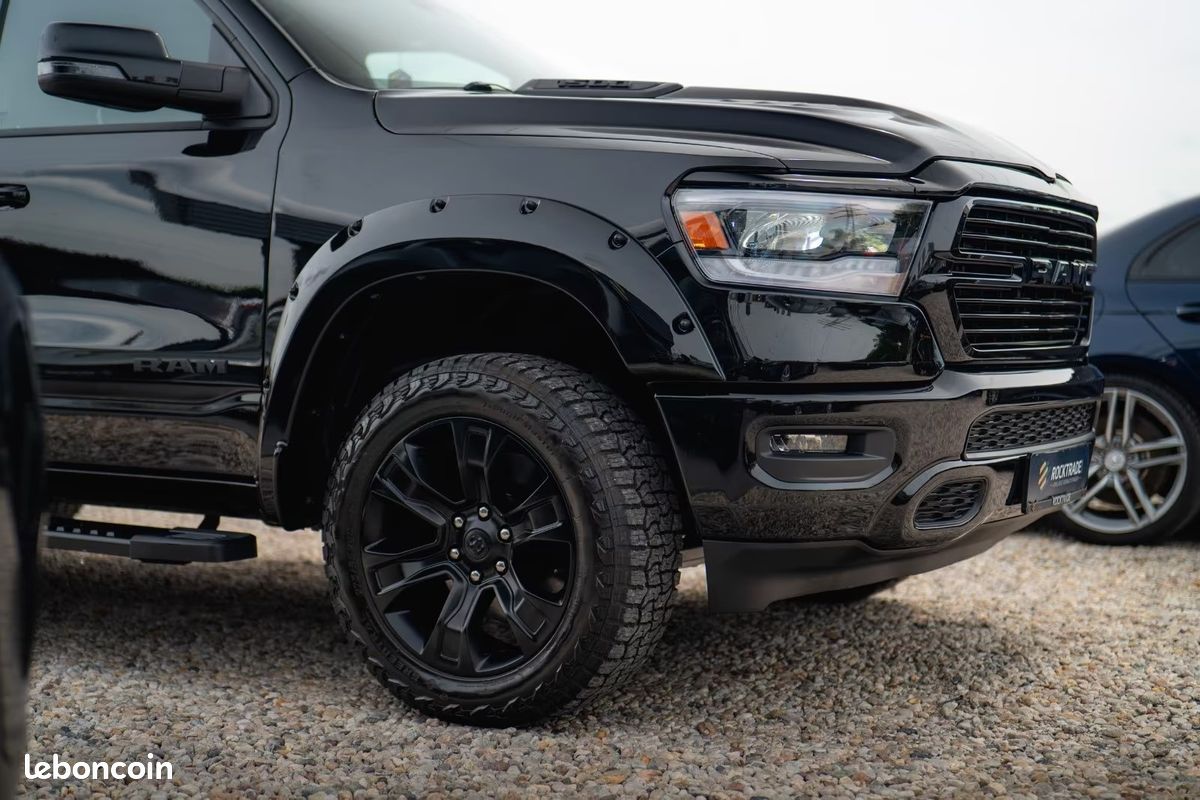 Dodge RAM 1500 Laramie Night Edition 5.7 HEMI 401 ch 4x4 – Alpine – 20” – Offroad (image 5)