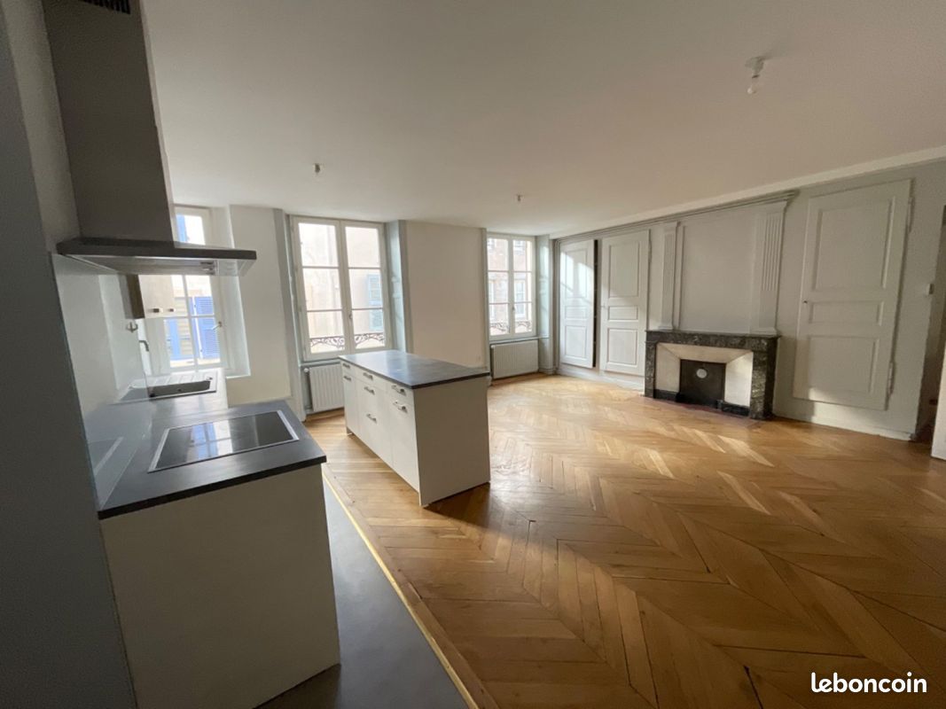 Appartement 4 pièces 95 m² · à Montbrison · 95 m² · 700 €/mois