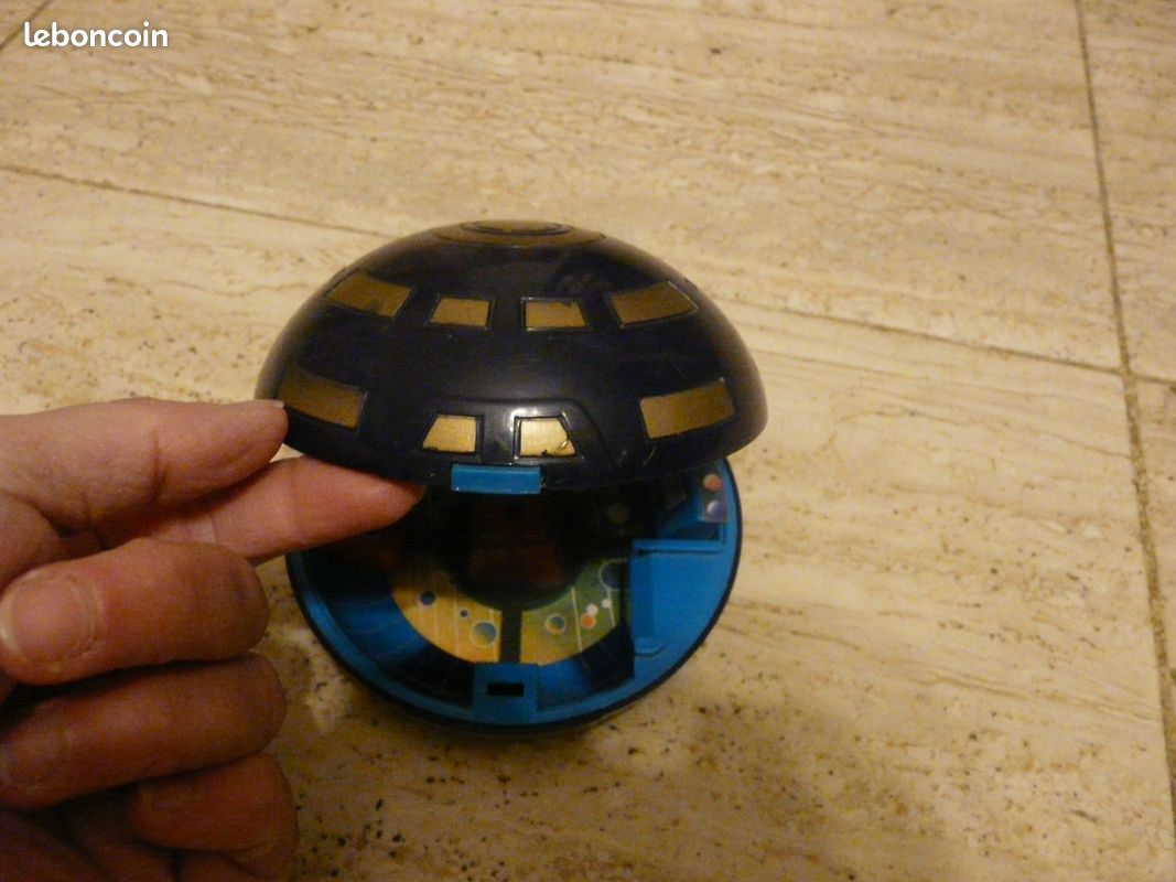 Coffre à jouet miniature UFO Space Alien Vaisseau spatial Vintage (image 1)
