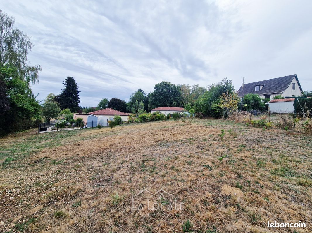 Terrain 1049 m² · à Ambazac · 1 049 m² · 60 000 €