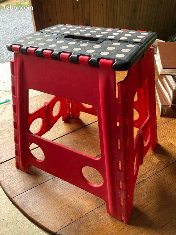 Tabouret plastique (image 1)