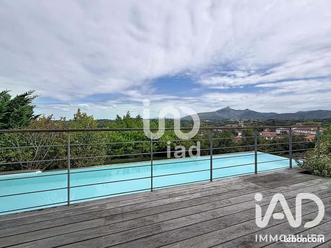 Maison 5 pièces 180 m² · à Urrugne · 180 m² · 1 390 000 €