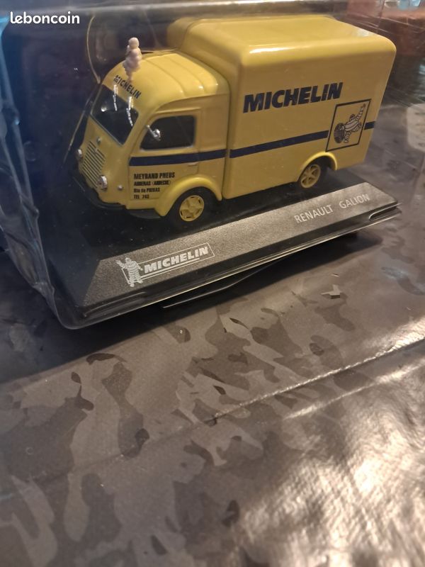 Camion Renault Galion Publicitaire échelle 1/43 - Modèle Réduit IXO, Décor Eaux Minérales