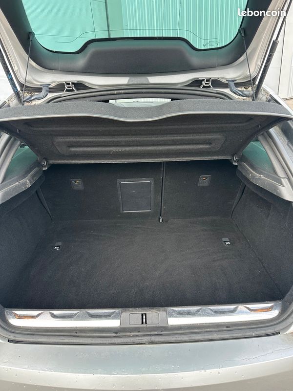 Citroën DS5 1.6 e-HDi 120ch Chic / distribution neuf / 2eme main / Caméra de recul (image 15)