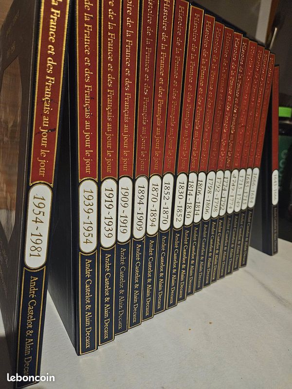 Collection complète en 36 volumes de l'Histoire de la France et des Français au jour le jour par André Castelot & Alain Decaux (éditions Robert Laffont) Partie 1 (image 2)