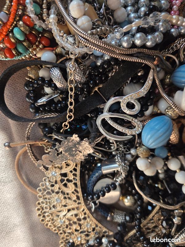 Gros lot bijoux fantaisie vintage et modernes – Non triés (image 8)