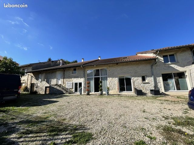 Maison 10 pièces 342 m² · à Saint-Martin-du-Mont · 342 m² · 420 000 €