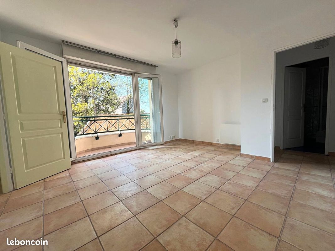 Appartement 1 pièce 26 m² · à Les Clayes-sous-Bois · 26 m² · 700 €/mois