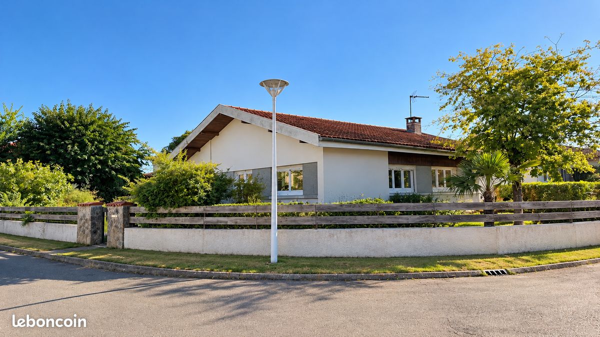 Maison 4 pièces 100 m² · à Saint-Pierre-du-Mont · 100 m² · 160 000 €