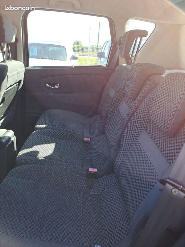 Renault megane scenic 1.5 dci 110ch fap bose 2012 (image 7)
