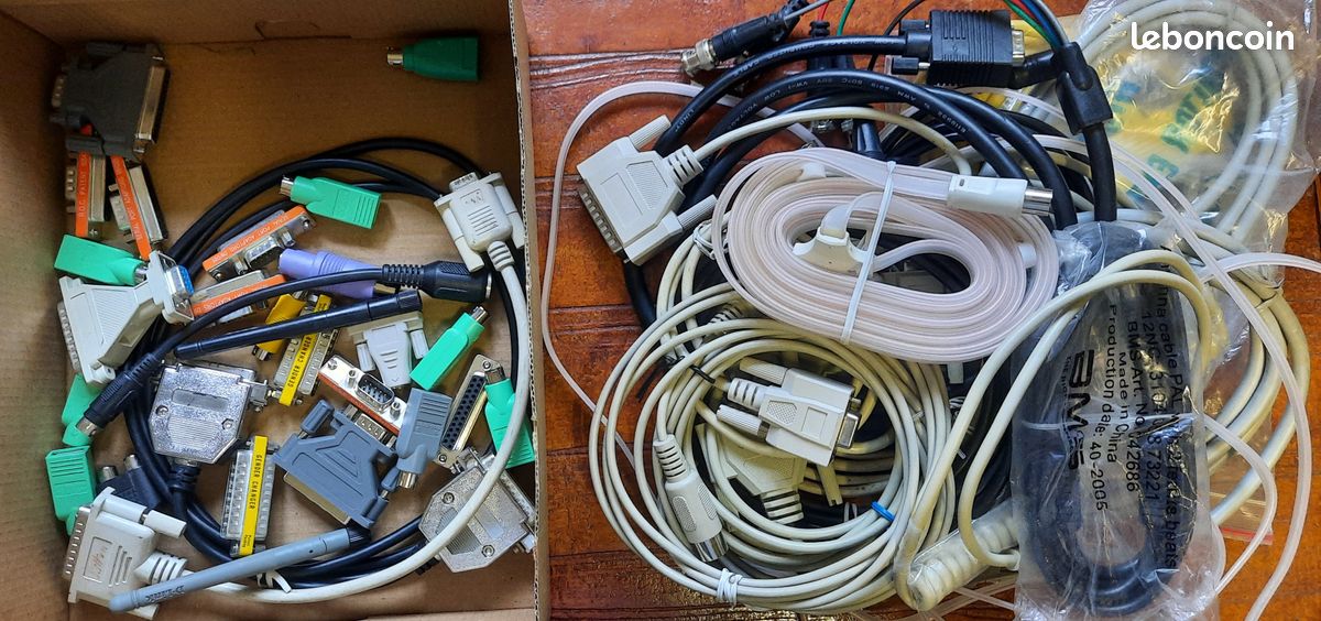 Adaptateur et câble informatique (image 1)