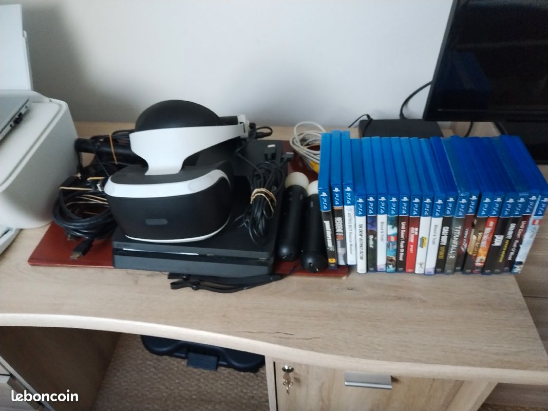 PS4+ Casque Vr+ manettes+ 18 jeux Consoles