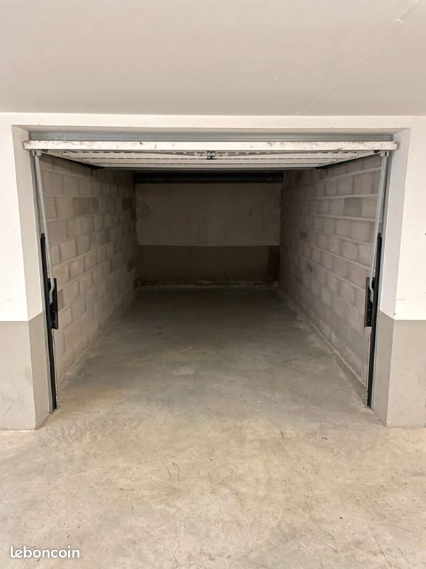 Parking 15 m² · à Illkirch-Graffenstaden · 15 m² · 85 €