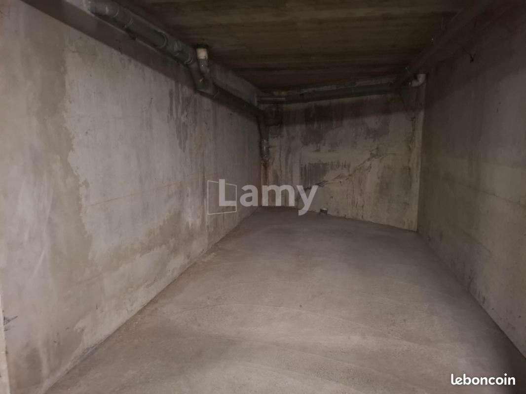 Parking 12 m² · à Annecy · 12 m² · 86 €/mois