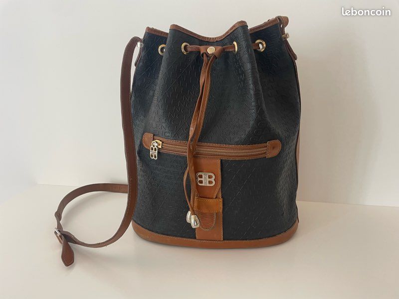 Sac à Main ROOTS Vintage Type Seau - Cuir épais Bordeaux - Fait Au Canada - Occasion