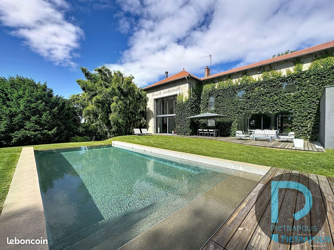 Maison 8 pièces 258 m² · à Saint-Trivier-sur-Moignans · 258 m² · 750 000 €