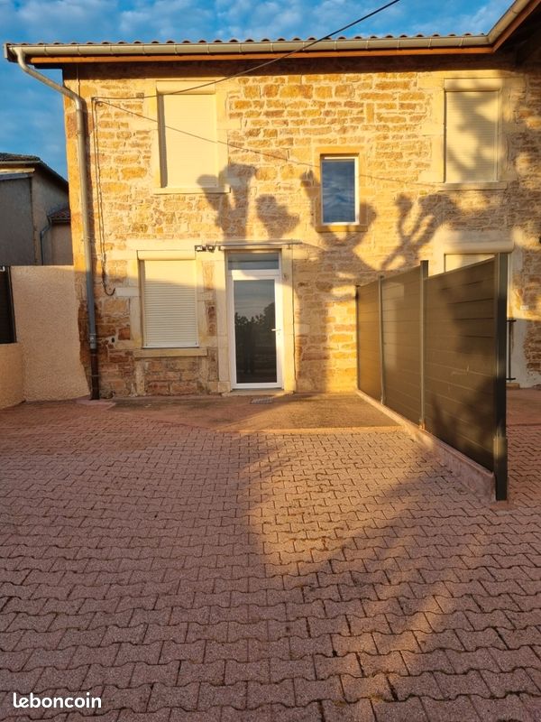 Maison 3 pièces 100 m² · à Denicé · 100 m² · 910 €
