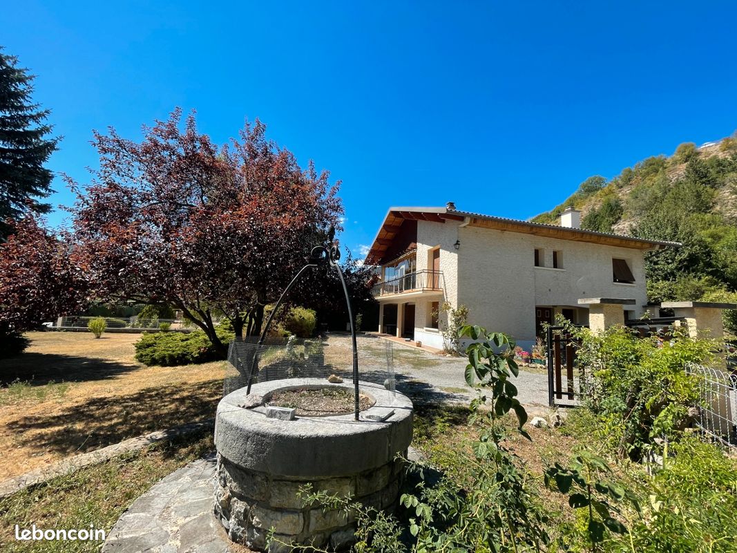 Maison 5 pièces 143 m² · à La Roche-des-Arnauds · 143 m² · 320 000 €