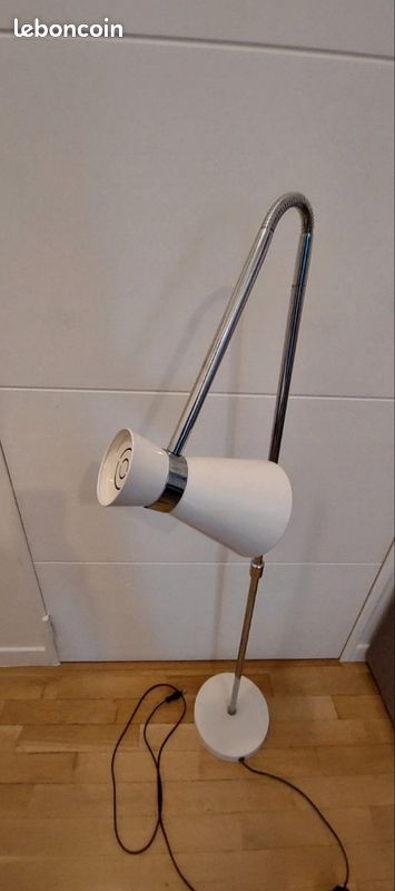 Lampe liseuse sur pied
ℹ️ REMISE E (image 4)