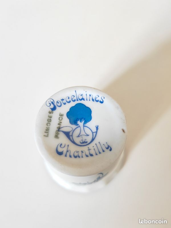 Vase en porcelaine de Chantilly (image 5)