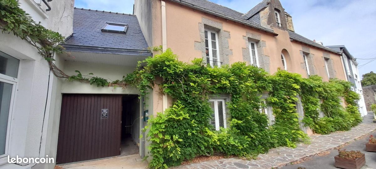 Maison 10 pièces 284 m² · à Camaret-sur-Mer · 284 m² · 590 100 €