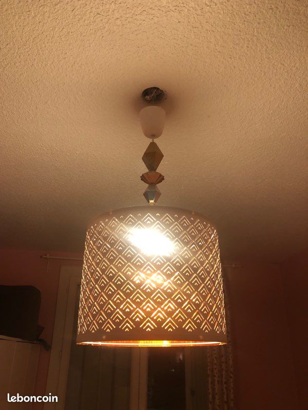 Suspension IKEA (image 1)