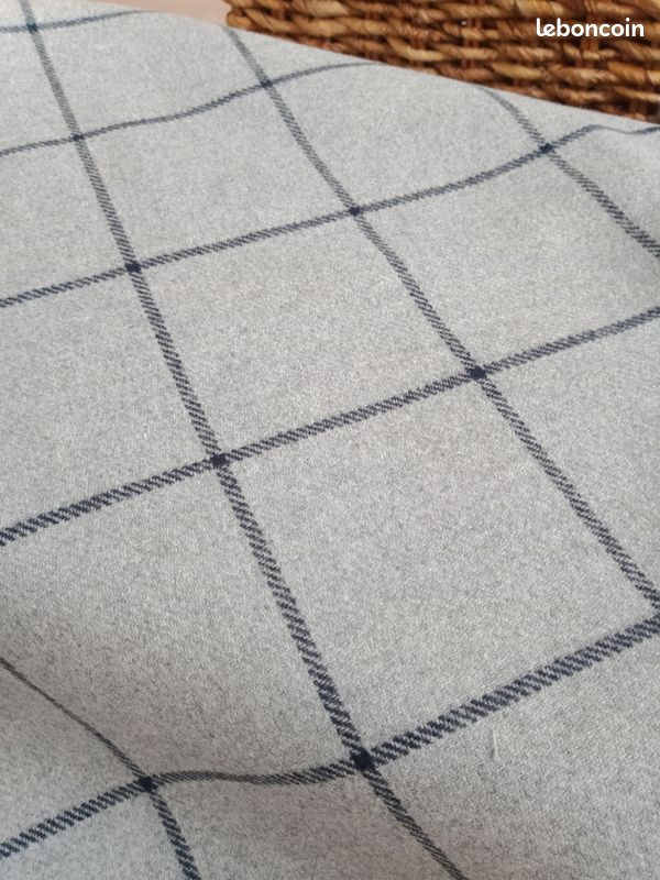 Coupon De Lainage à Petits Carreaux - 155 X 160 Cm, Neuf, Parfait Pour La Couture
