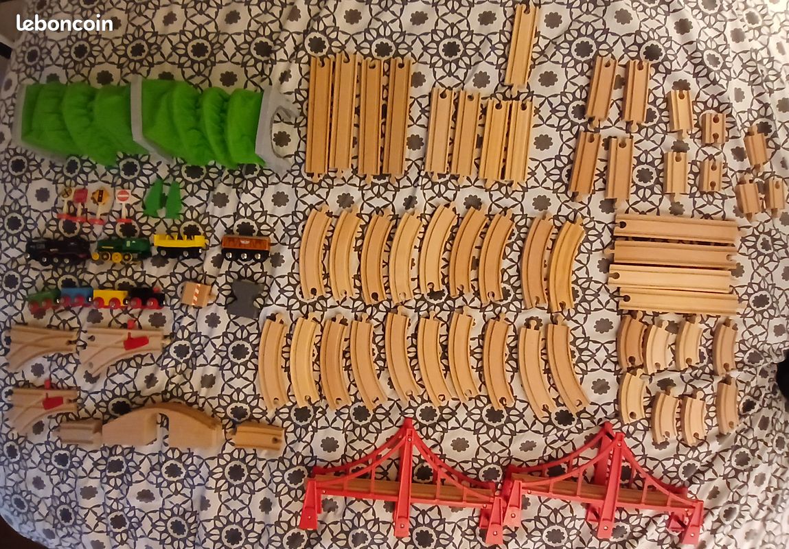 Circuit de trains en bois (75 pièces) (image 2)