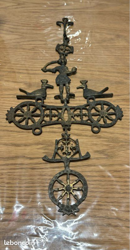 Croix Byzantine ancienne en fonte (image 3)