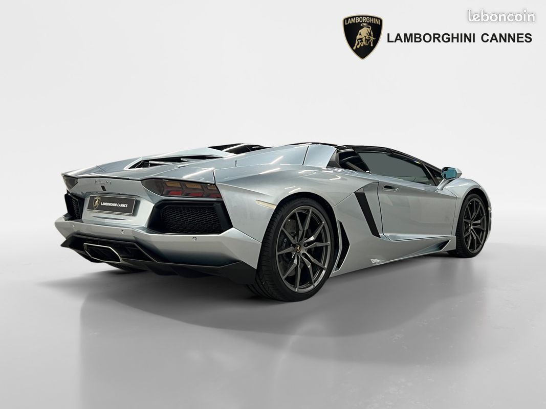 Lamborghini AVENTADOR LP 700-4 Roadster, Française, historique d'entretien 100% réseau (image 2)