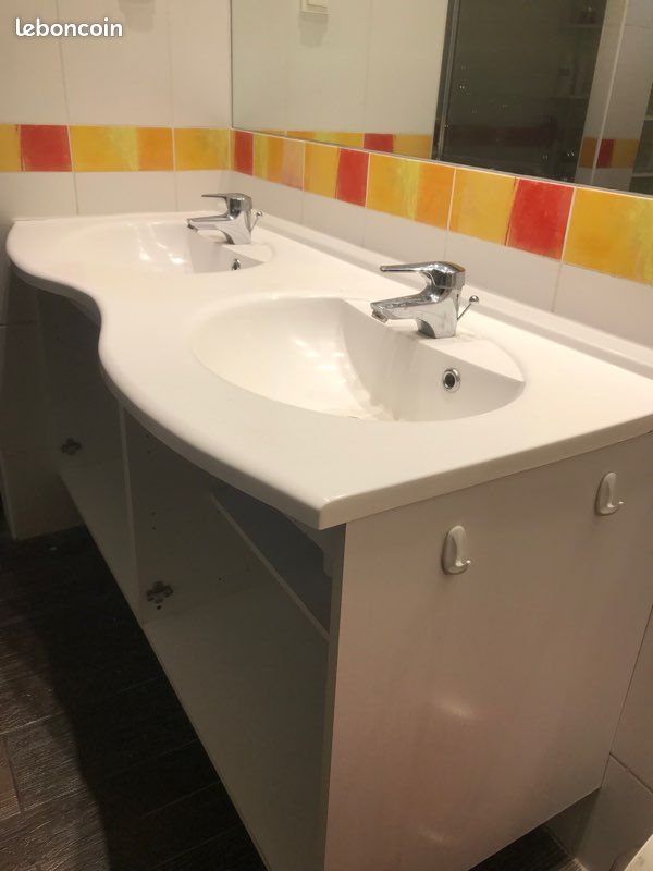 Lavabo double et meuble de salle de bain (image 1)