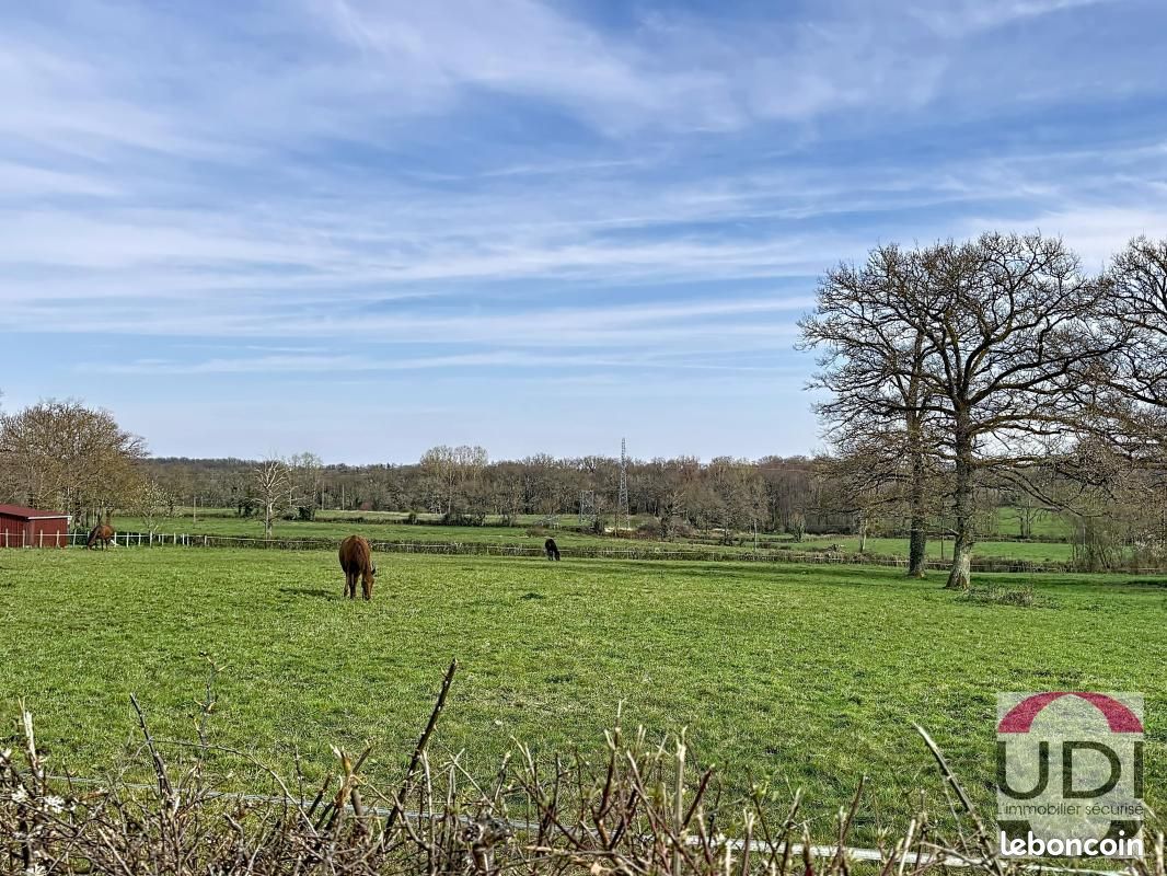 Terrain 4 109 m² Gouzon (image 1)