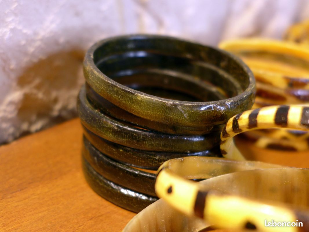 Lot De 2 Bracelets Vintage En Corne Naturelle - Style Jonc, Enfilable - Occasion