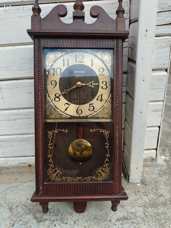 Horloge en bois avec pendule (image 1)
