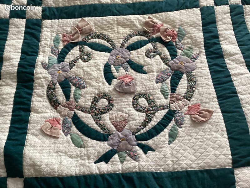 Courtepointe antique années 1930-1940 aux motifs Dresden