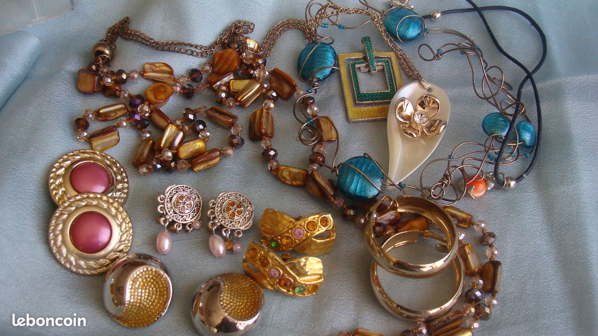 Lot de bijoux vintage à porter détourner ou restaurer - lbb0317
