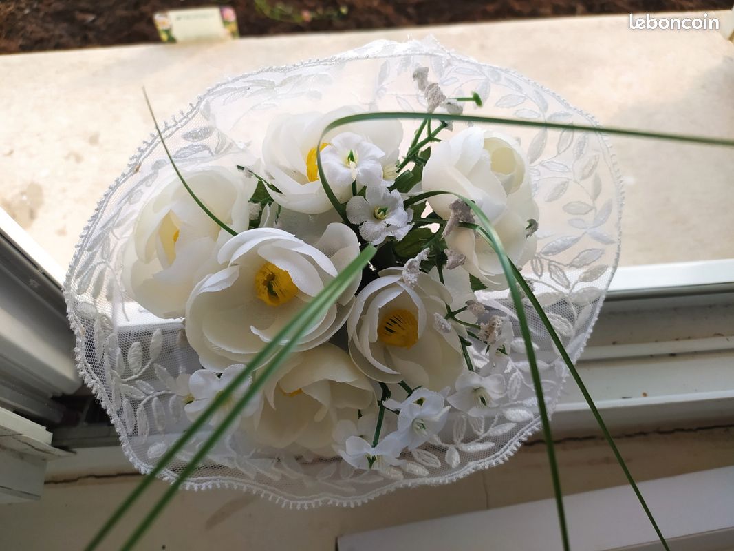 Petit bouquet de fleur synthétique (image 1)