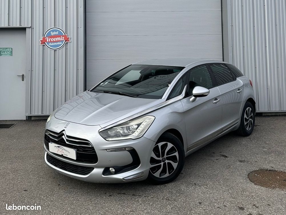 Citroën DS5 1.6 e-HDi 120ch Chic / distribution neuf / 2eme main / Caméra de recul (image 1)