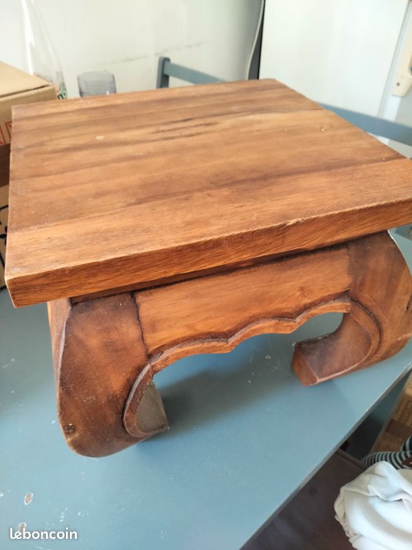 Tabouret en bois (image 1)