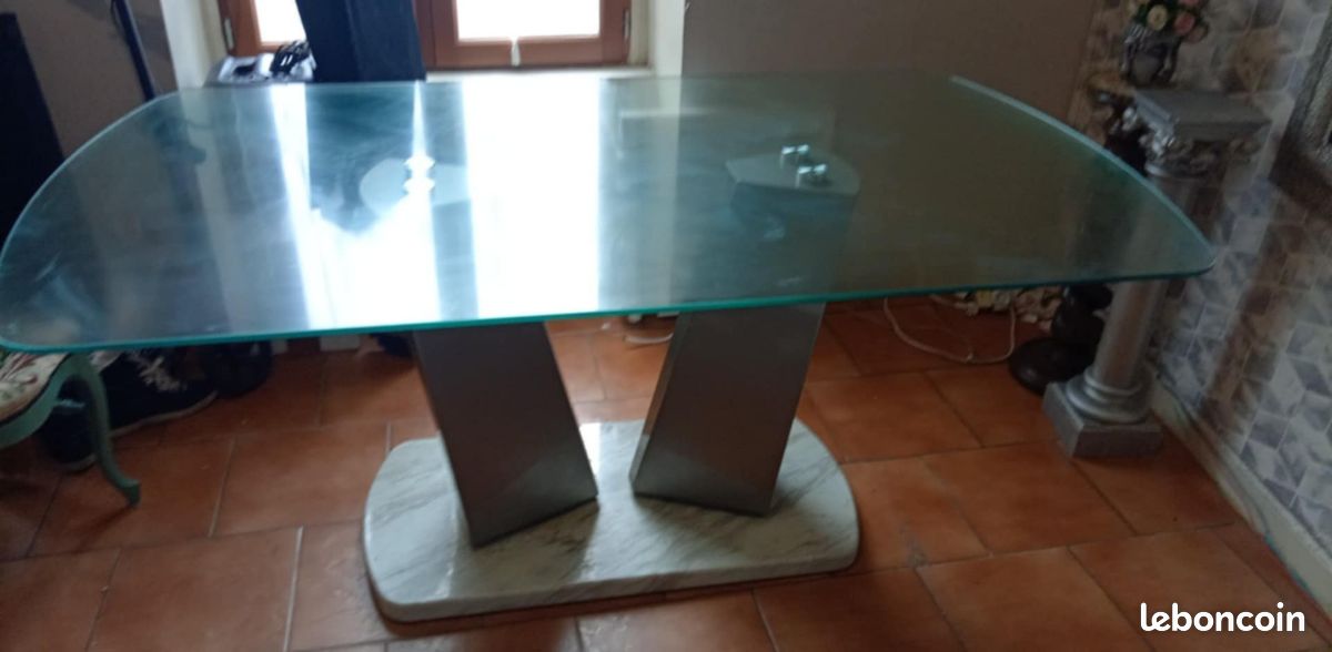 Table en verre (image 1)