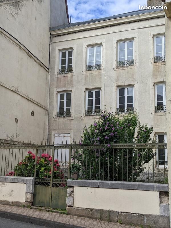 Maison 9 pièces 198 m² · à Montaigut-en-Combraille · 198 m² · 87 000 €