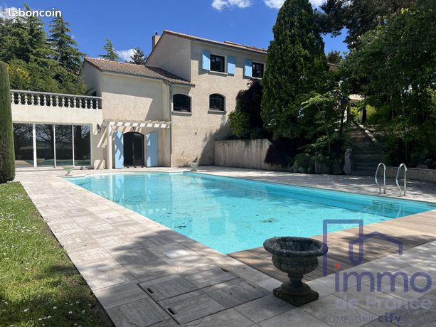 Villa 7 pièces 380 m²