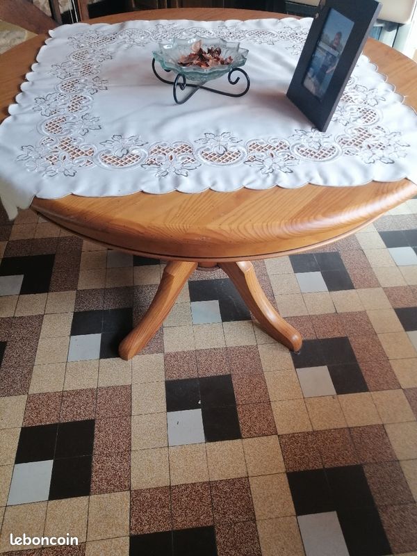 Buffet bas et table ronde (image 3)