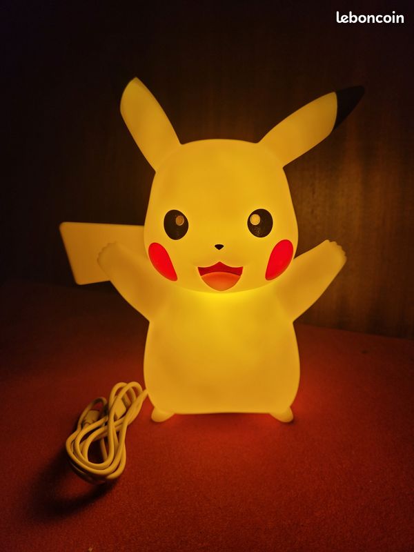 PIKACHU lumineux (image 1)