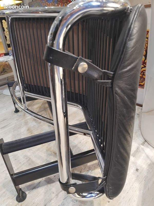 Chaise longue LC4 Le Corbusier en cuir noir (image 11)