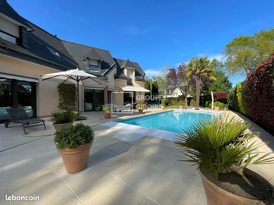 Maison 9 pièces 300 m² · à Saint-Grégoire · 300 m² · 1 270 000 €