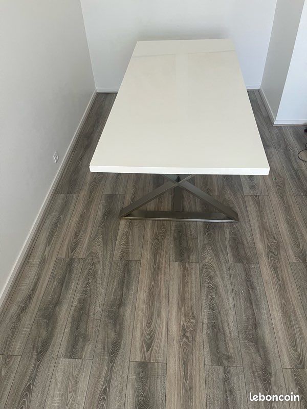 Table à manger (image 1)