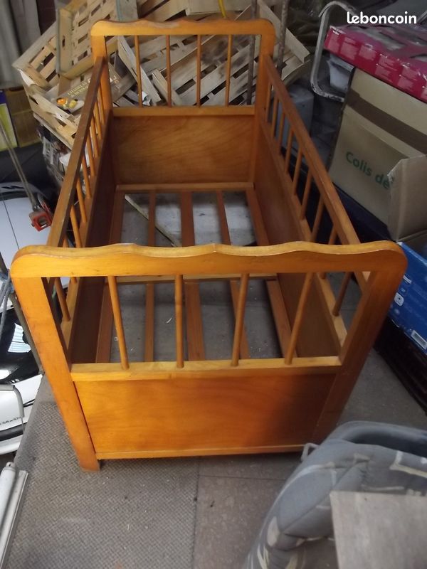 Lit en bois fait main pour enfant (image 1)