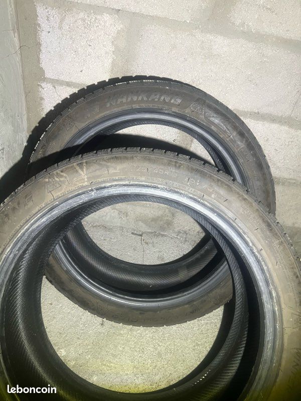 Pneus 225/45/18 (image 2)